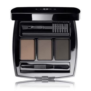 シャネルのコスメ使ってる人