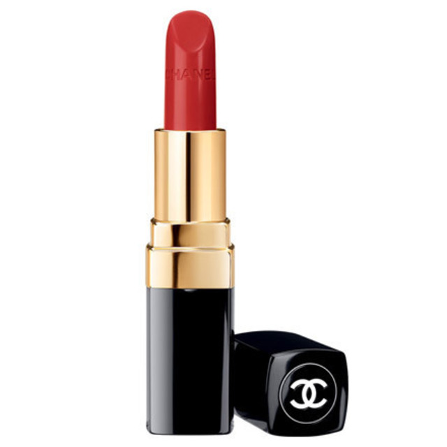 シャネルのコスメ使ってる人