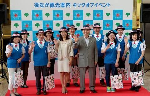 「ダサい」五輪ボランティア制服 小池百合子知事「変えたい」
