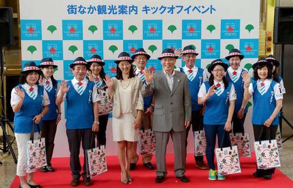 「ダサい」五輪ボランティア制服 小池百合子知事「変えたい」