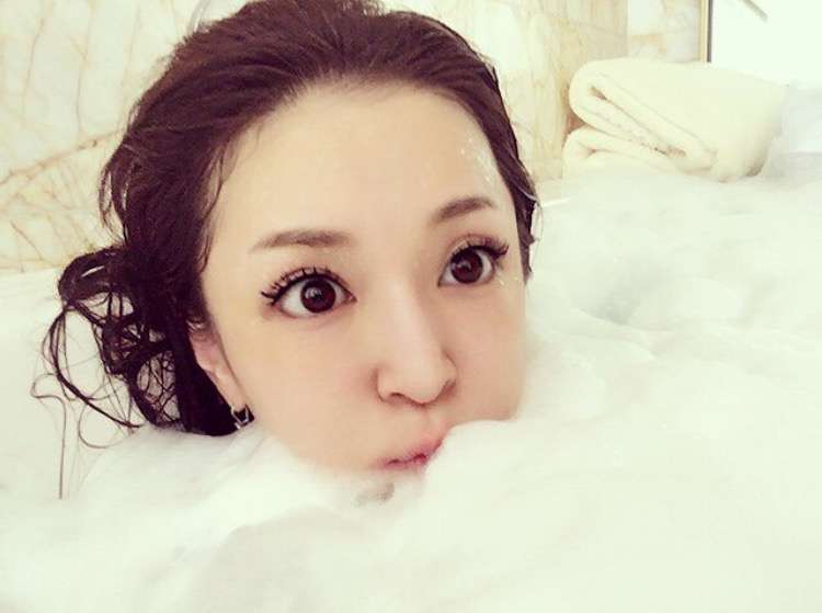 浜崎あゆみ、金髪×ピンクメッシュのストレートロングに「可愛すぎて泣ける」「ツヤがすごい」絶賛相次ぐ