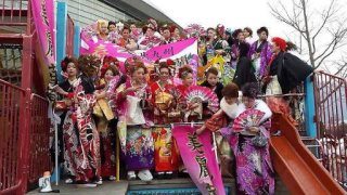 改造バイクにバット…E-girlsが表す“日本”に批判「ヤンキーの集会」「東京五輪への下心丸出し」