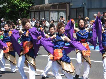 改造バイクにバット…E-girlsが表す“日本”に批判「ヤンキーの集会」「東京五輪への下心丸出し」