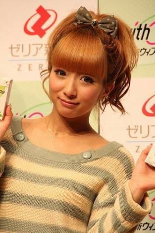 SNSで出産の報告しますか？