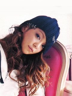 ニット帽をかぶった有名人の画像を集めるトピ
