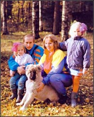 菅官房長官 プーチン大統領訪日で秋田犬贈呈を打診