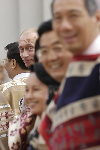 菅官房長官 プーチン大統領訪日で秋田犬贈呈を打診