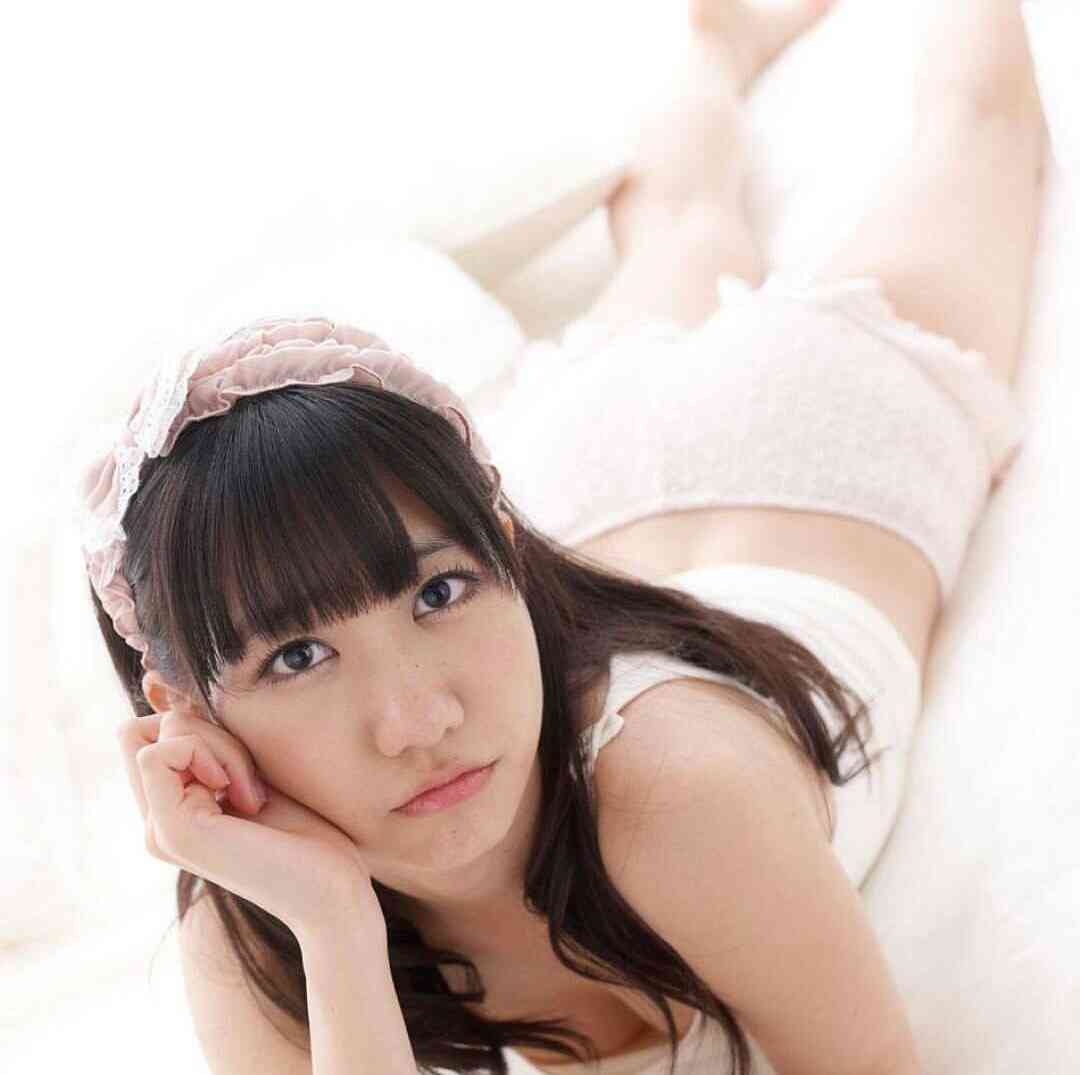 AKB48柏木由紀、豊満バスト＆美脚あらわ 再びのキャバ嬢姿に「さすが」「やっぱり似合う」