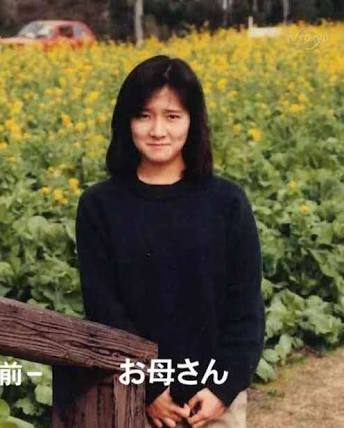 AKB48柏木由紀、豊満バスト＆美脚あらわ 再びのキャバ嬢姿に「さすが」「やっぱり似合う」