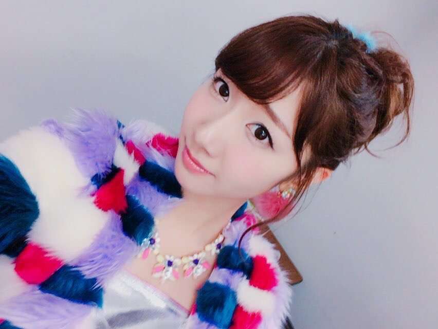 AKB48柏木由紀、豊満バスト＆美脚あらわ 再びのキャバ嬢姿に「さすが」「やっぱり似合う」