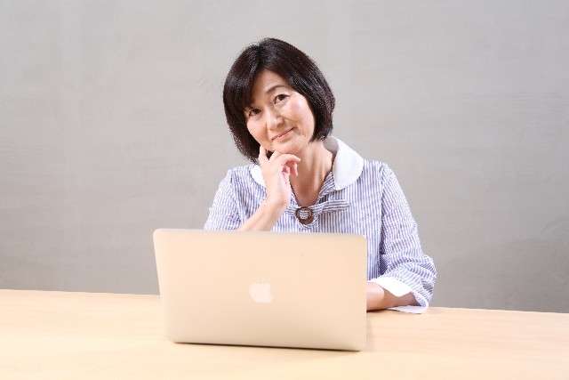 事務職は楽してると思いますか?
