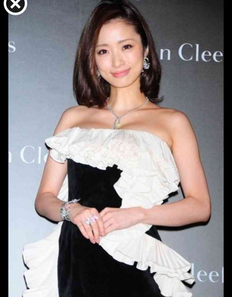 上戸彩　陽気に振る舞うもネット上「やせすぎ」と心配の声　M-1でMC