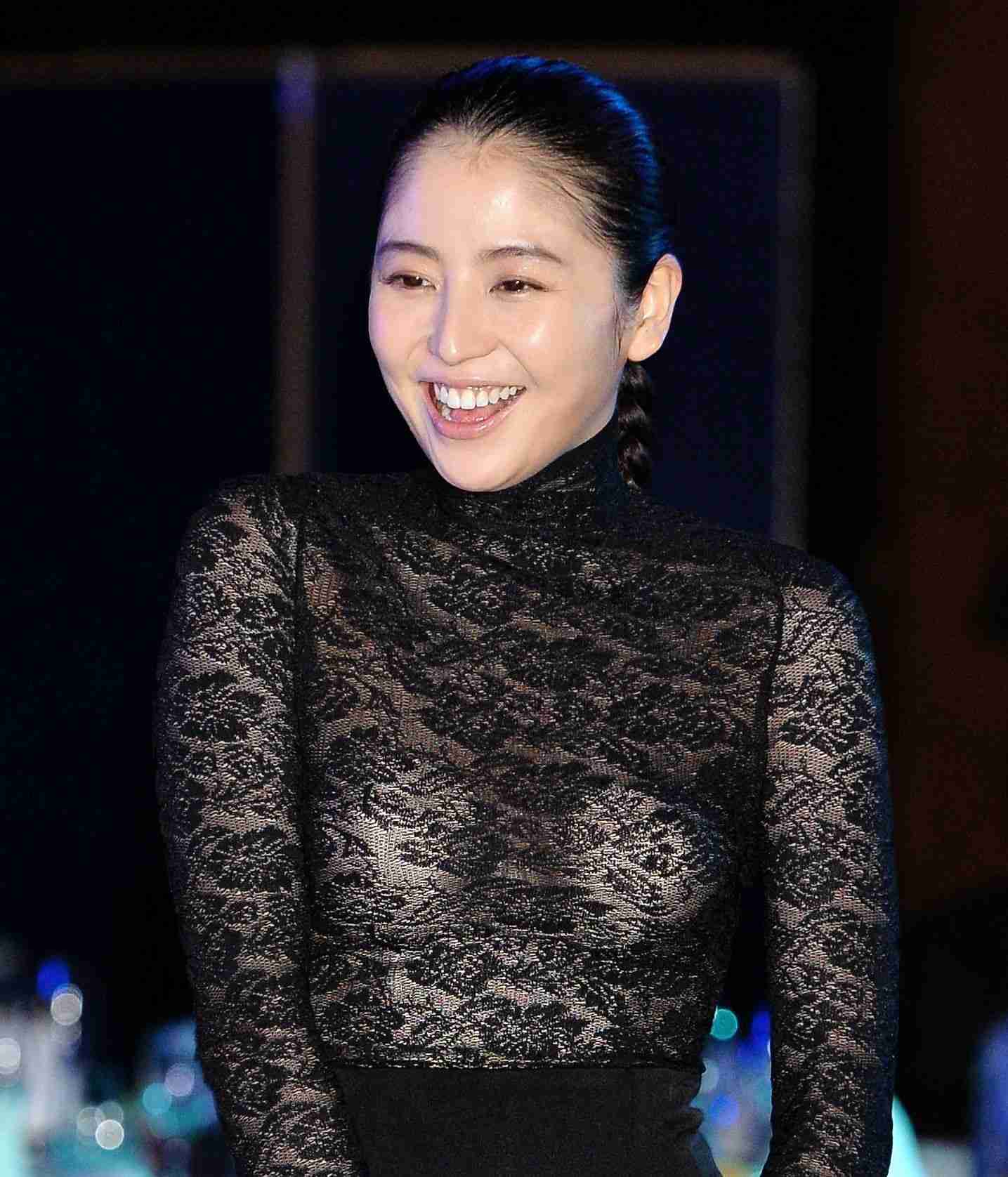 【2016年末特集】長澤まさみ、石原さとみ、ローラら華やかドレスアップ総まとめ！