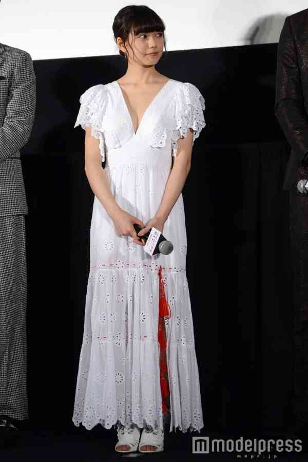 【2016年末特集】長澤まさみ、石原さとみ、ローラら華やかドレスアップ総まとめ！