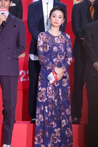 【2016年末特集】長澤まさみ、石原さとみ、ローラら華やかドレスアップ総まとめ！