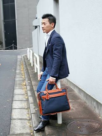 大人の男性の休日バッグ
