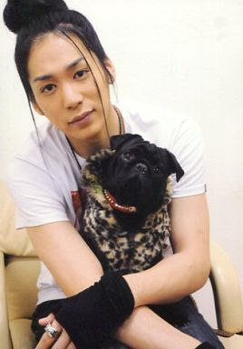 「テニスの王子様」など出演の俳優・磯貝龍虎、女性歌手QBLと結婚していた！誤投稿で発覚、“異例”の謝罪 