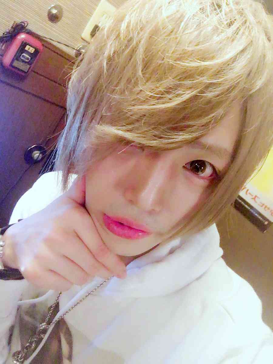 昔、キモデブだったという男子が努力とメイクでイケメンに！