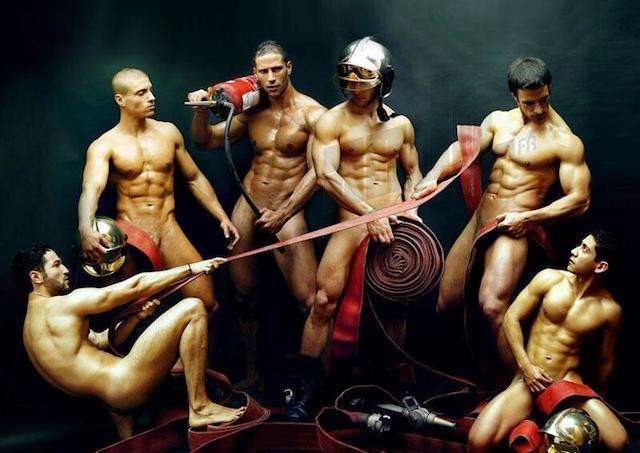 フランスのイケメン農夫たちが脱いだ!半裸姿がセクシーすぎる「農夫カレンダー」が話題に!