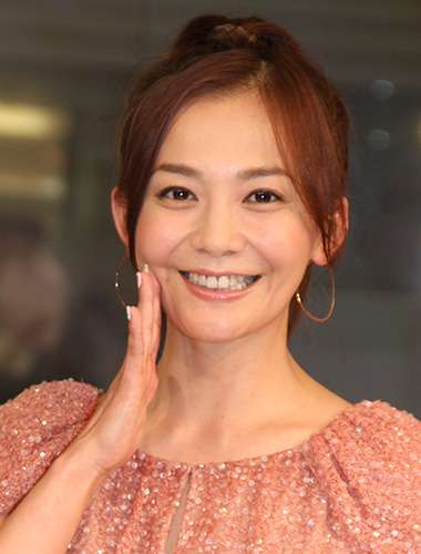 華原朋美が乗って“馬も笑顔”  乗馬クラブでの一コマに「みんな幸せ」
