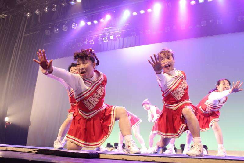 胸アピール連発の浜崎あゆみに「今さら誰得？」の大ブーイング