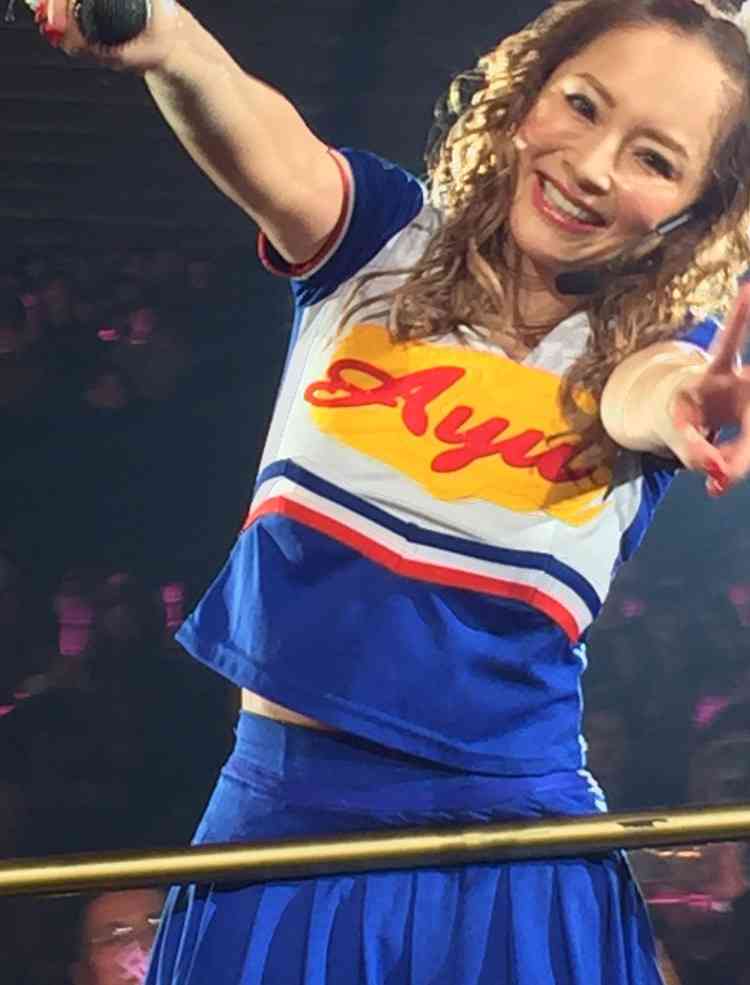 胸アピール連発の浜崎あゆみに「今さら誰得？」の大ブーイング