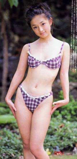 胸アピール連発の浜崎あゆみに「今さら誰得？」の大ブーイング