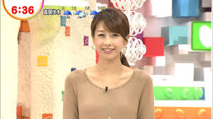 加藤綾子　ローズカラーのノースリーブドレスでエレガントに