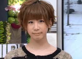 加藤綾子　ローズカラーのノースリーブドレスでエレガントに