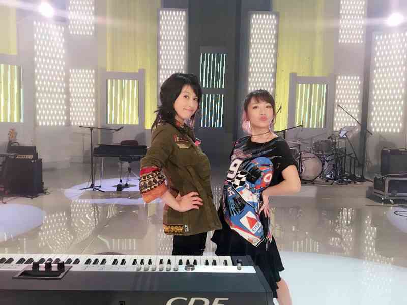 岸谷五朗、香夫人と結婚後ステージ初共演　プリプリ名曲に「やりにくい」