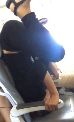【一部閲覧注意】飛行機内でうっかり見ちゃった奇妙な場面