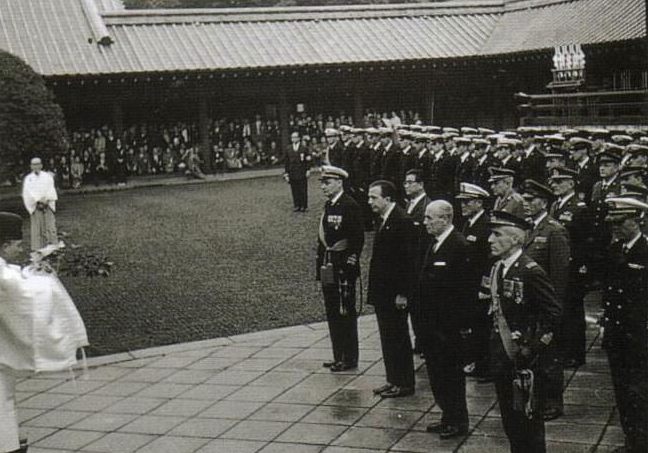 稲田明美防衛相が靖国神社参拝、就任後初「未来志向に立ち」