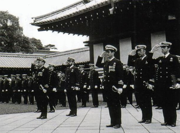 稲田明美防衛相が靖国神社参拝、就任後初「未来志向に立ち」