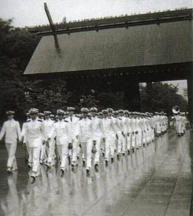 稲田明美防衛相が靖国神社参拝、就任後初「未来志向に立ち」