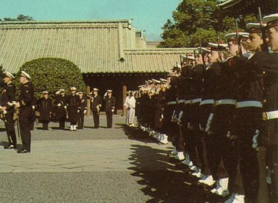稲田明美防衛相が靖国神社参拝、就任後初「未来志向に立ち」