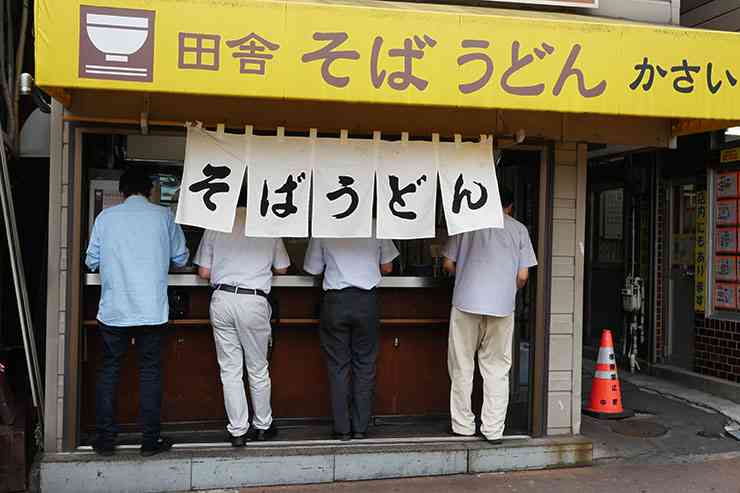 うどんだし足してもらえず店長暴行　客の男逮捕