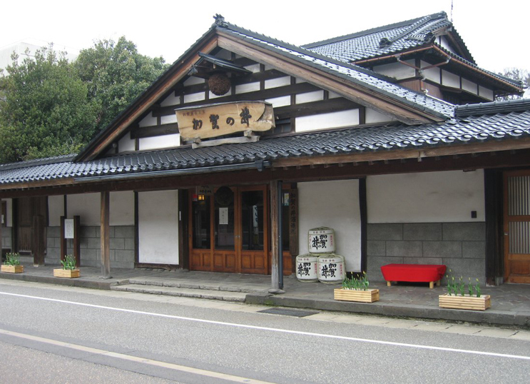 新潟・糸魚川市の商店街で大規模火災　273世帯に避難勧告 