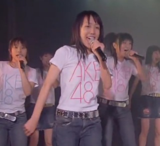 板野友美、業界飲み会で見せた“恥ずかしい”姿!「アルバム1万枚割れ」でなりふり構わず?