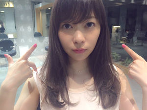 板野友美、業界飲み会で見せた“恥ずかしい”姿!「アルバム1万枚割れ」でなりふり構わず?