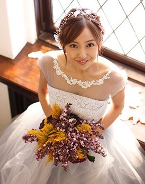 板野友美、業界飲み会で見せた“恥ずかしい”姿!「アルバム1万枚割れ」でなりふり構わず?