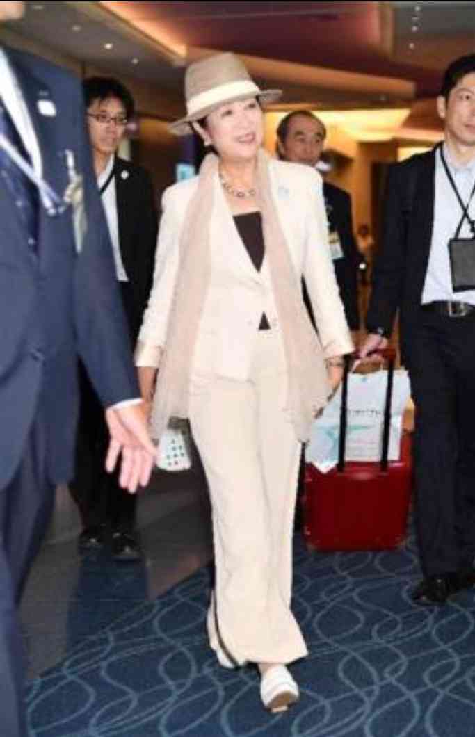 小池百合子知事、就任後は洋服1着も買えず…SP警護で「ウロウロできない」