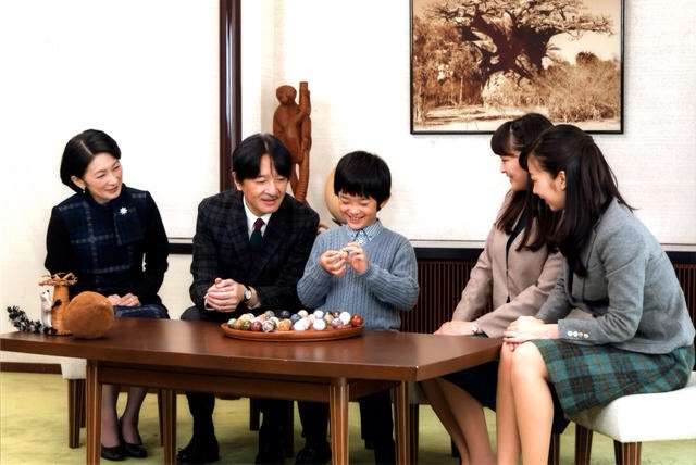 秋篠宮ご夫妻と悠仁さま 長崎で原爆の犠牲者を慰霊