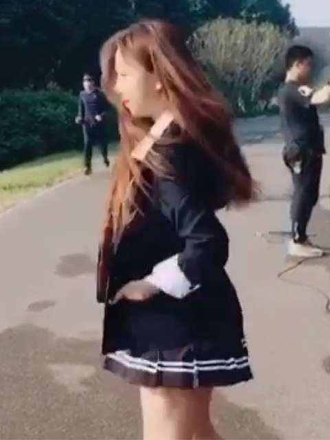 ざわちん、セクシーなタトゥー姿を公開!? なんと中国で映画撮影中！