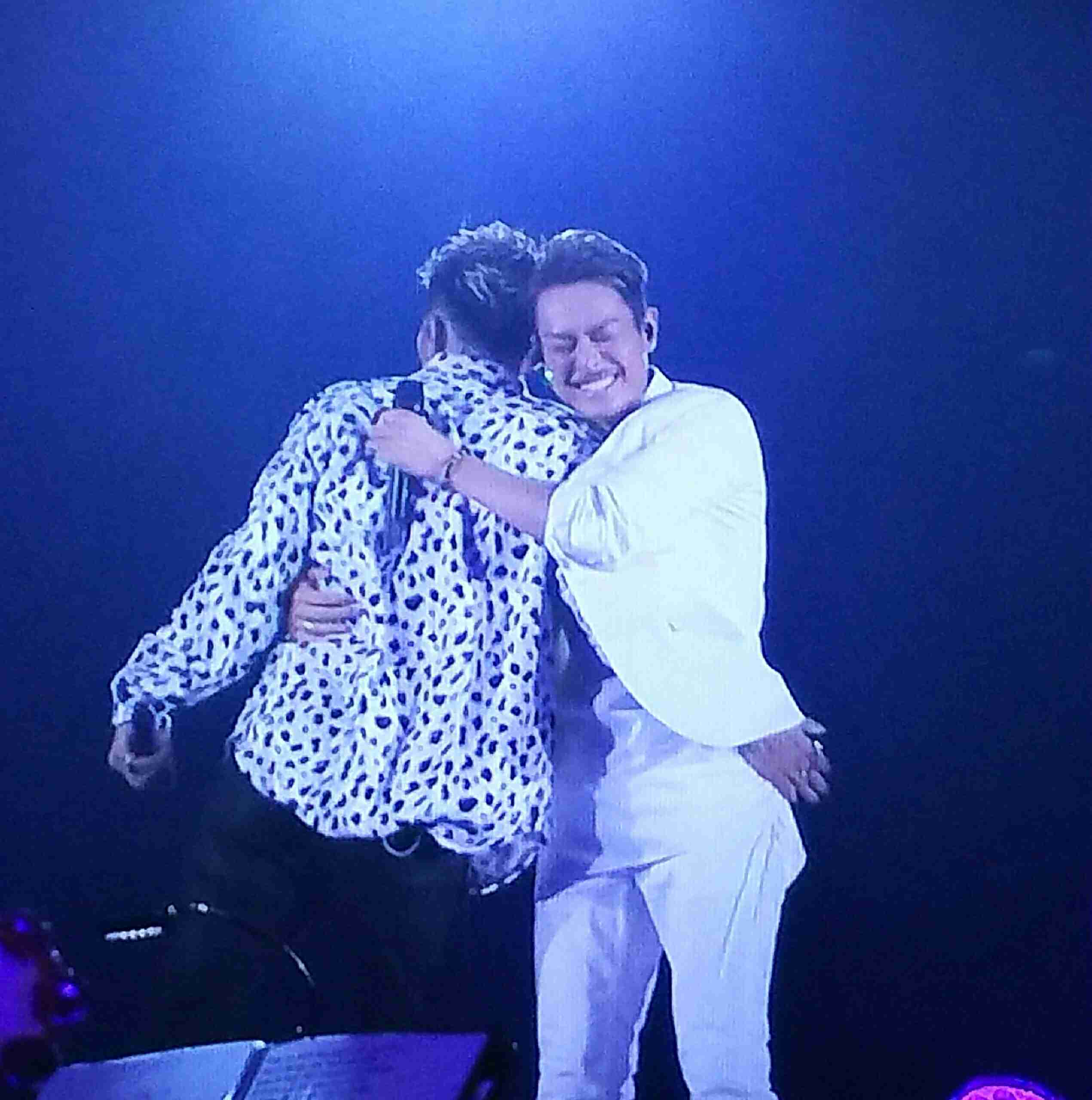 三代目JSB小林直己、サプライズバースデーに照れ笑い「全然気づかなかった」