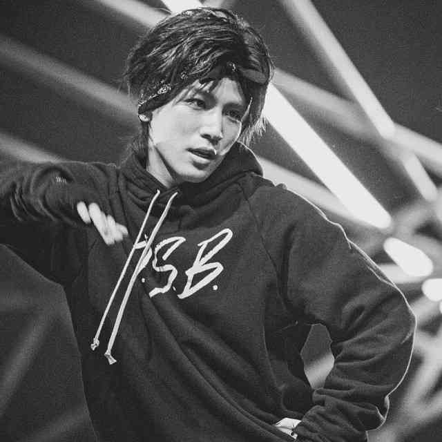 三代目JSB小林直己、サプライズバースデーに照れ笑い「全然気づかなかった」
