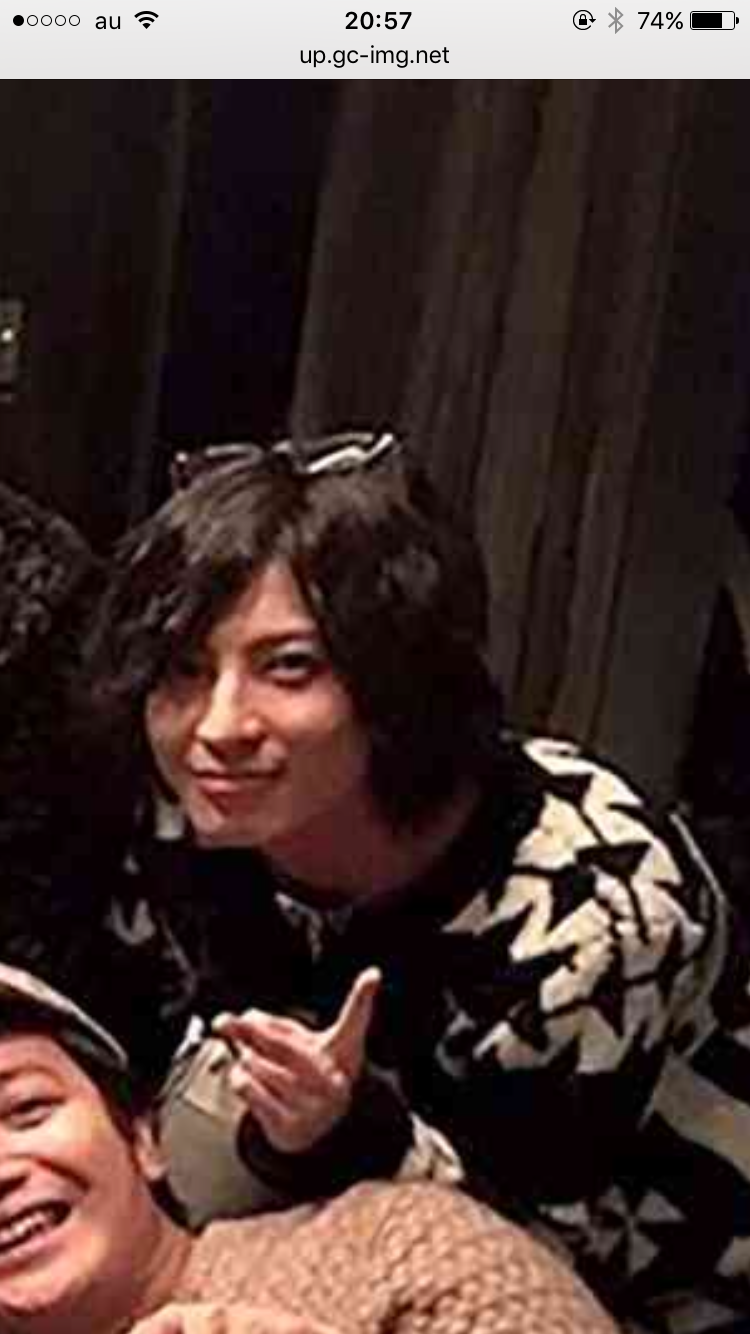 L'Arc~en~Ciel・Hydeのインスタで、NEWS・手越祐也が雑なモザイクをかけられていると話題に