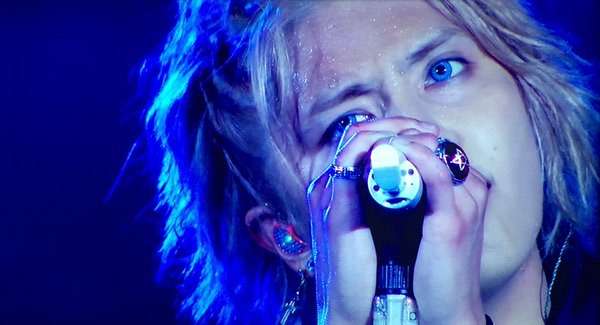 L'Arc~en~Ciel・Hydeのインスタで、NEWS・手越祐也が雑なモザイクをかけられていると話題に