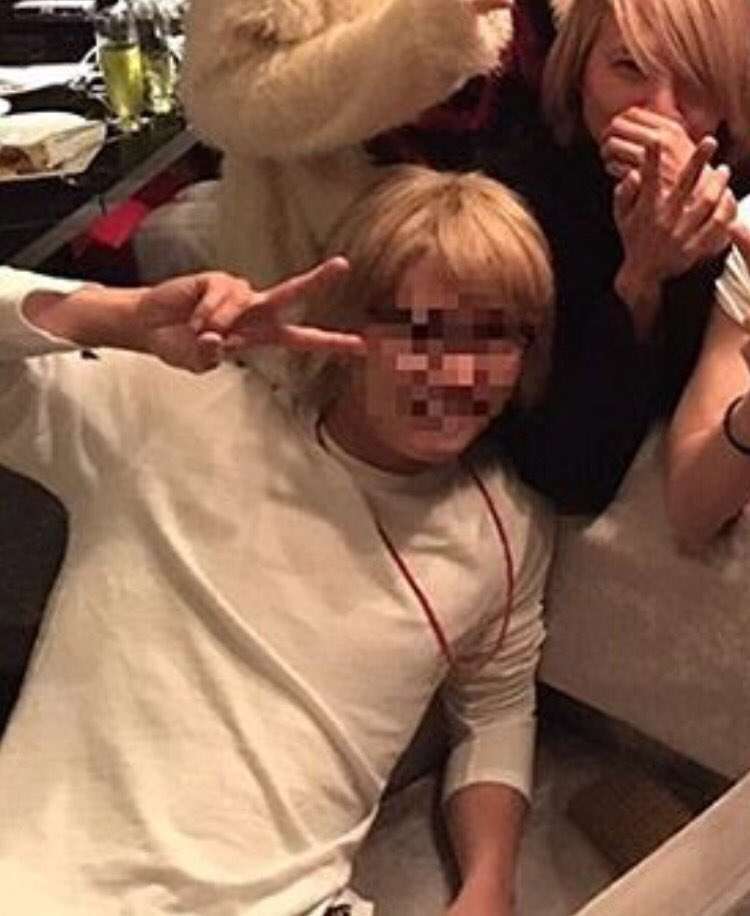 L'Arc~en~Ciel・Hydeのインスタで、NEWS・手越祐也が雑なモザイクをかけられていると話題に