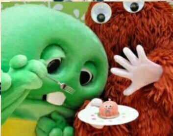 ガチャピン、ムックを食べようとする写真をツイッターにアップ→怖いと話題に