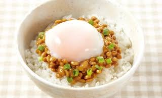 納豆を食べて語る。
